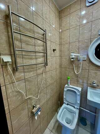 Гостиница Айхал Нерюнгри Двухместный номер с 2 отдельными кроватями и ванной-4